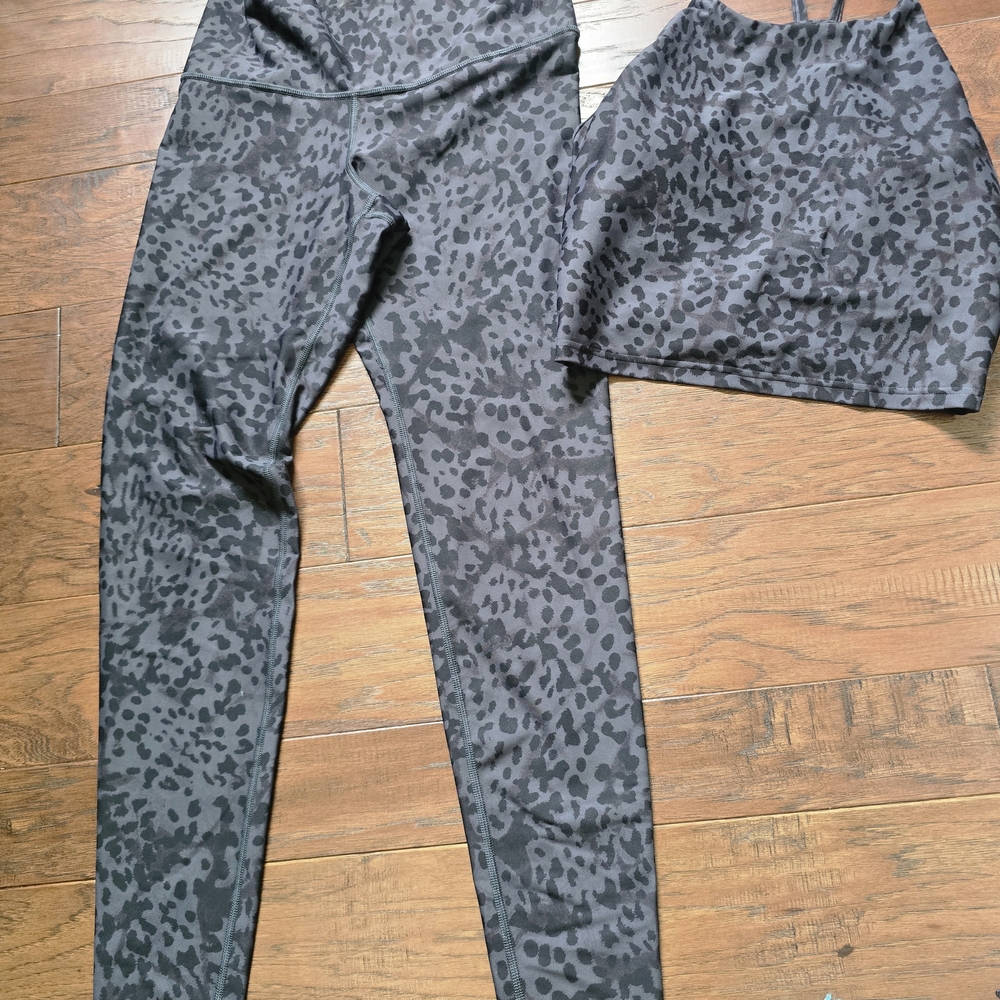 Old Navy Active Black and Gray Camouflage Apparel